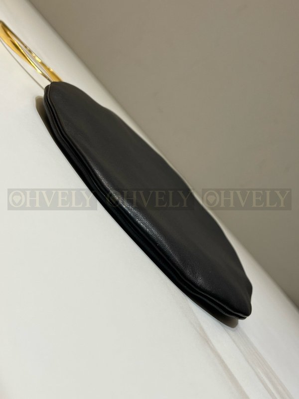 더로우 라은드 브레이슬릿 클러치 백