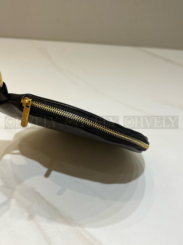 더로우 라은드 브레이슬릿 클러치 백