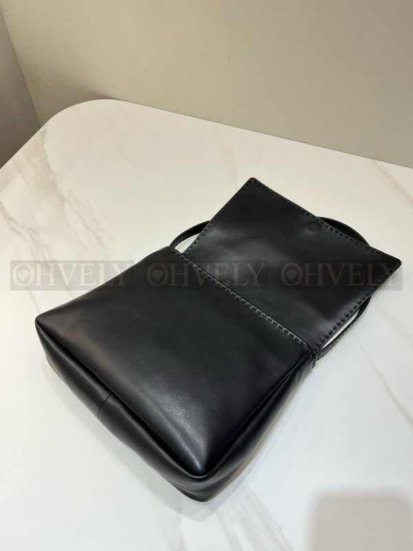 더로우 뉘앙스 레더 숄더백