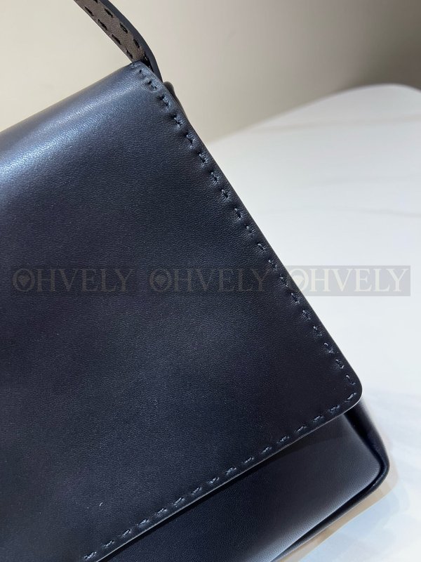 더로우 뉘앙스 레더 숄더백