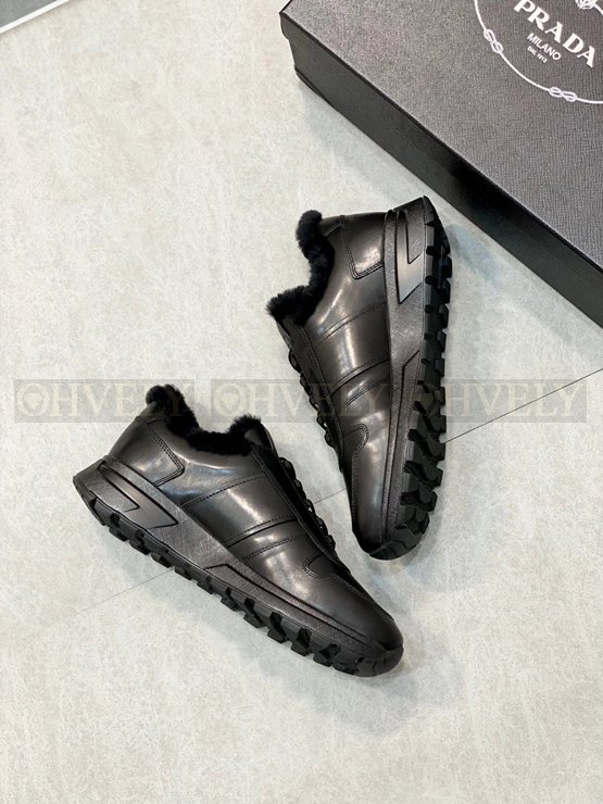 프라다 PRAX 01 올블랙 레더 스니커즈