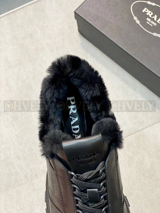 프라다 PRAX 01 올블랙 레더 스니커즈