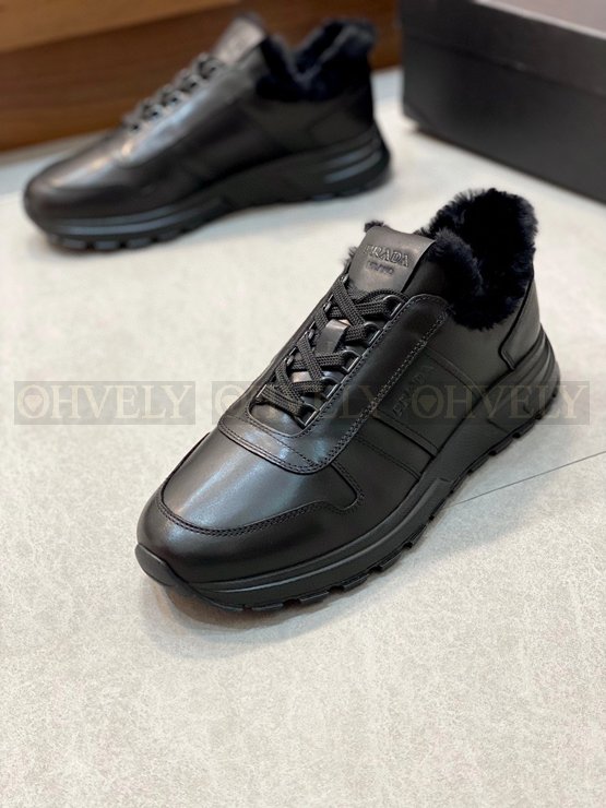 프라다 PRAX 01 올블랙 레더 스니커즈