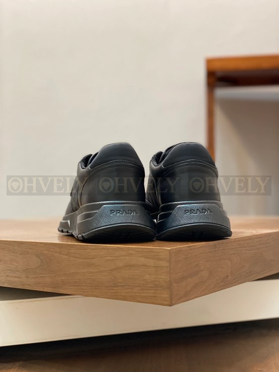 프라다 가죽 및 나일론 하이탑 스니커즈 블랙