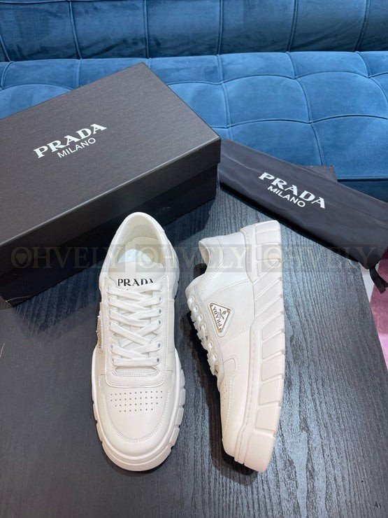 프라다 가죽 스니커즈