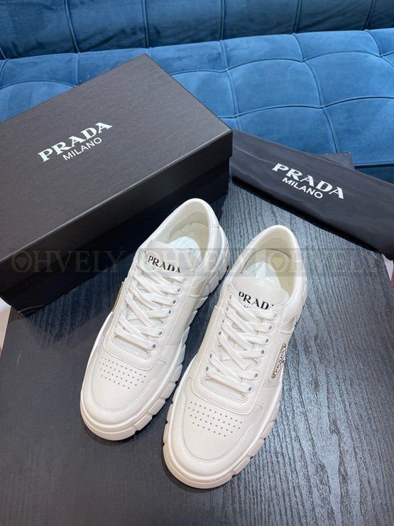 프라다 가죽 스니커즈