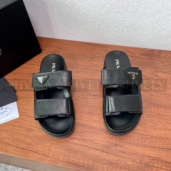 프라다 가죽 스트랩 샌들