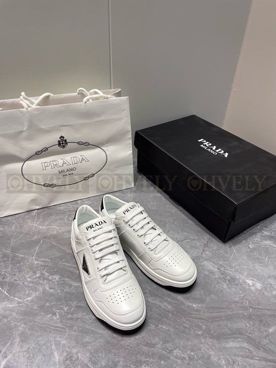 프라다 다운타운 삼각 로고 스니커즈