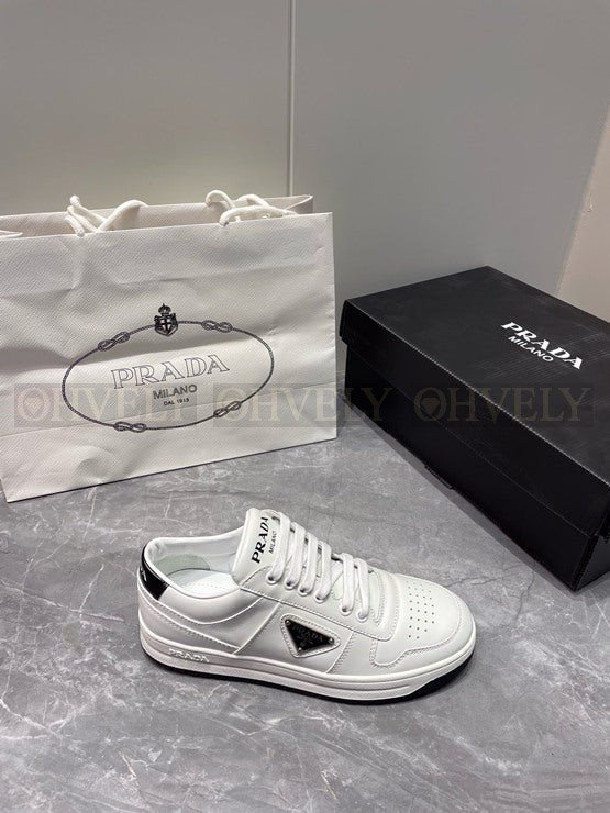 프라다 다운타운 삼각 로고 스니커즈