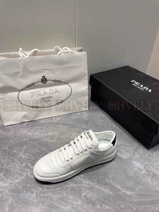 프라다 다운타운 삼각 로고 스니커즈