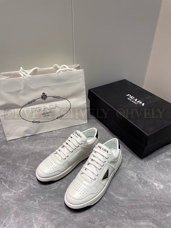 프라다 다운타운 삼각 로고 스니커즈