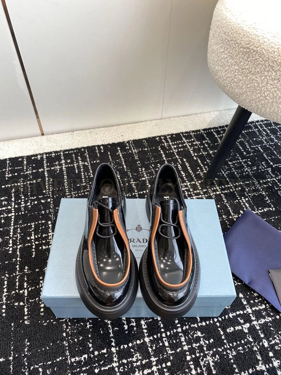 프라다 다이아페이슨 브러시드 슈즈