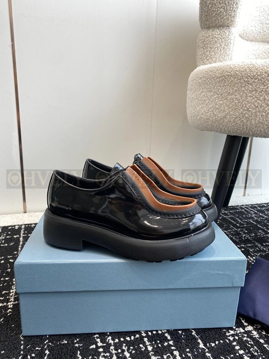 프라다 다이아페이슨 브러시드 슈즈