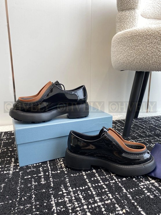 프라다 다이아페이슨 브러시드 슈즈