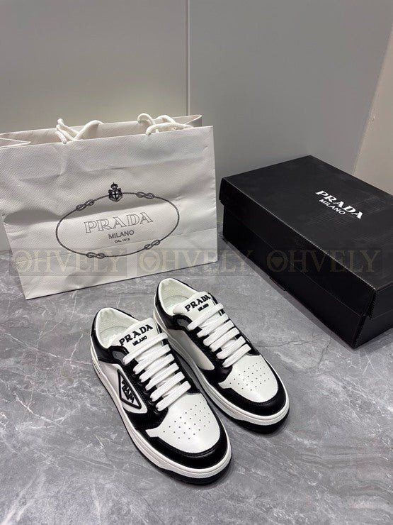 프라다 디스트릭트 스니커즈