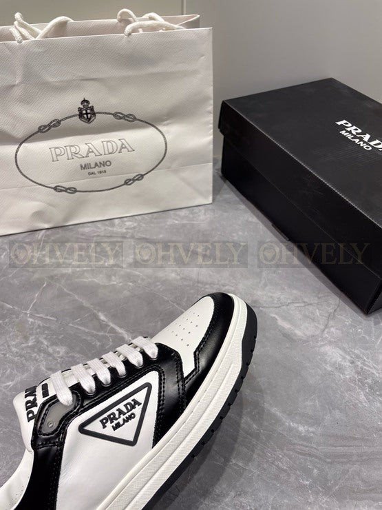 프라다 디스트릭트 스니커즈