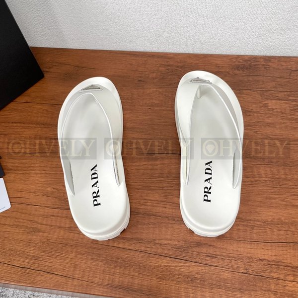 프라다 러버 샌들