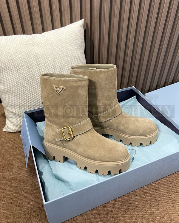 프라다 레더 부티 블랙