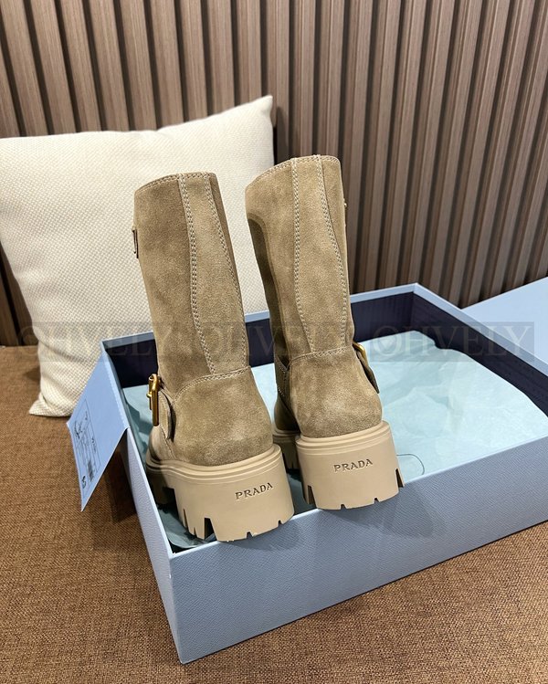 프라다 레더 부티 블랙