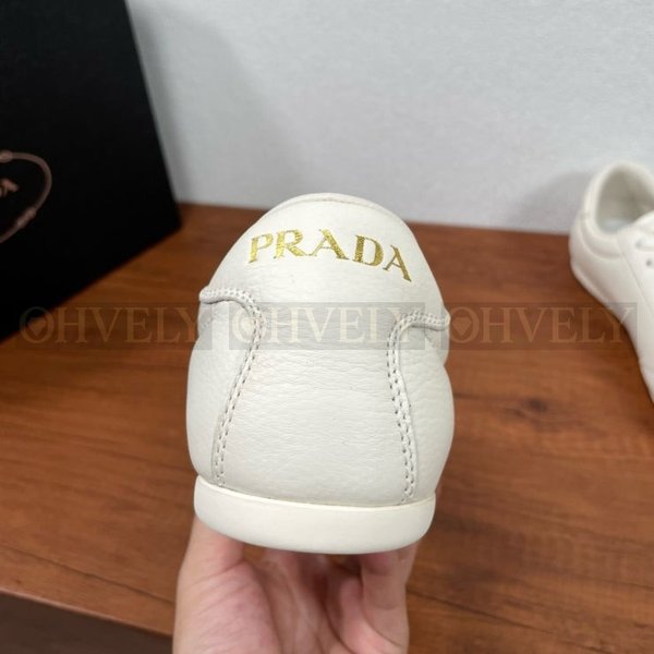 프라다 레더 스니커즈