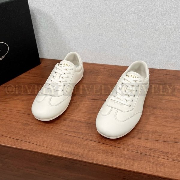 프라다 레더 스니커즈