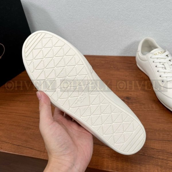 프라다 레더 스니커즈