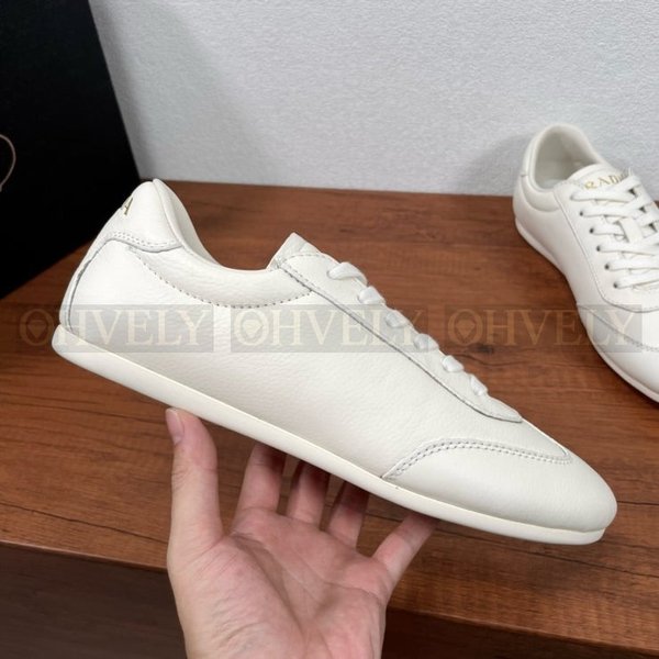 프라다 레더 스니커즈