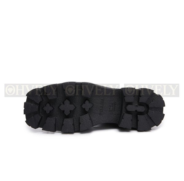 프라다 레이스 업 앵클 부츠