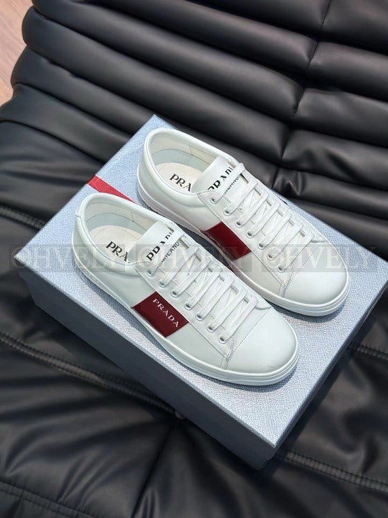 프라다 레이스드 스니커즈