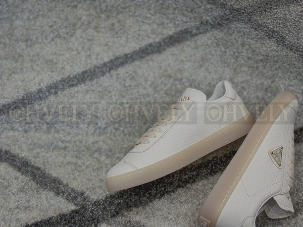 프라다 레인 사슴 가죽 스니커즈