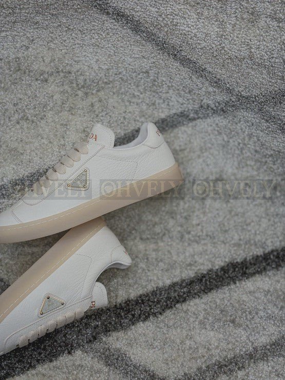 프라다 레인 사슴 가죽 스니커즈