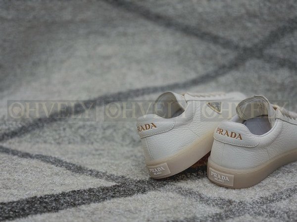 프라다 레인 사슴 가죽 스니커즈