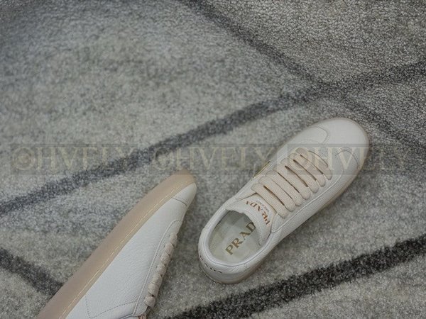 프라다 레인 사슴 가죽 스니커즈