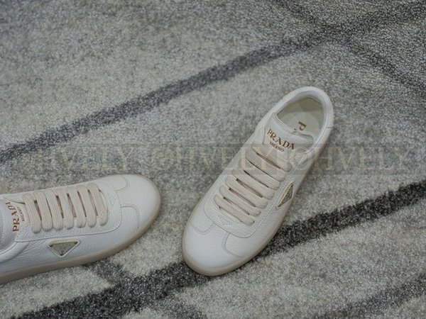 프라다 레인 사슴 가죽 스니커즈