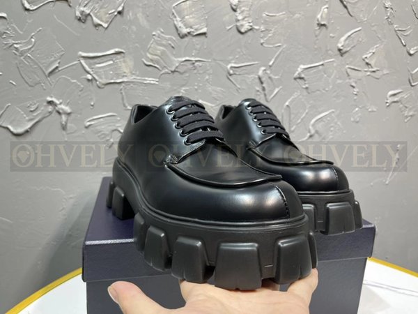 프라다 모놀리스 브러시드 레이스업 슈즈