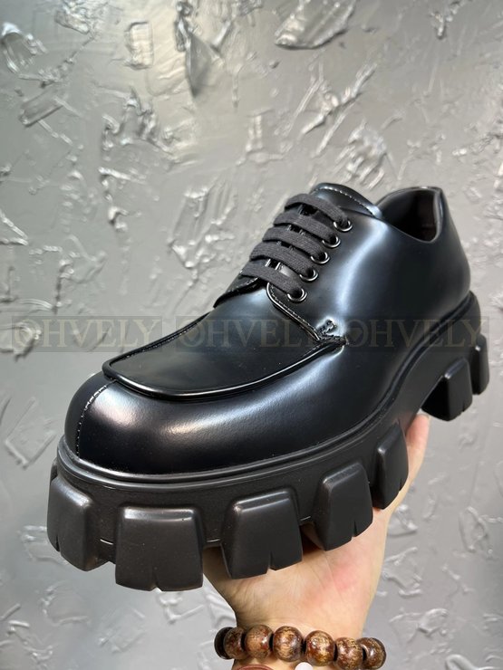 프라다 모놀리스 브러시드 레이스업 슈즈