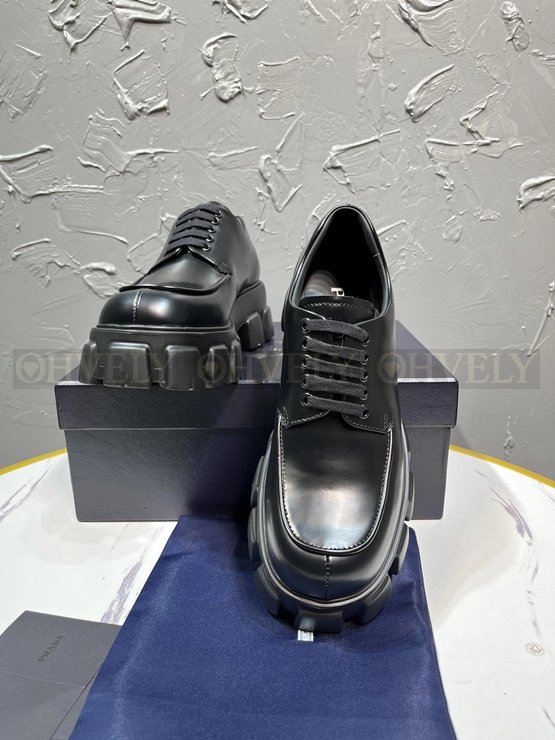 프라다 모놀리스 브러시드 레이스업 슈즈