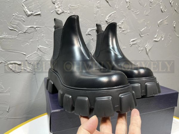 프라다 모놀리스 브러시드 첼시 부츠