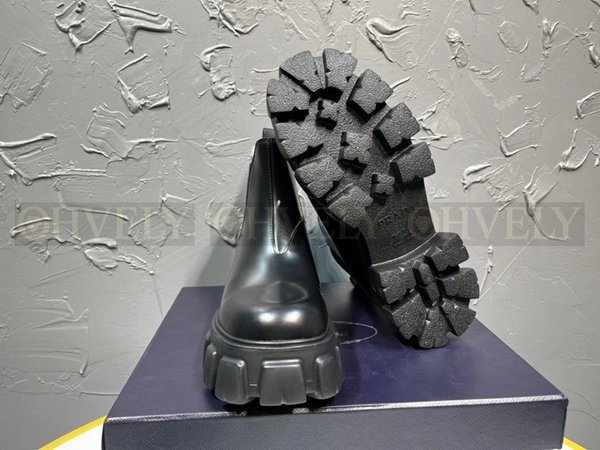 프라다 모놀리스 브러시드 첼시 부츠