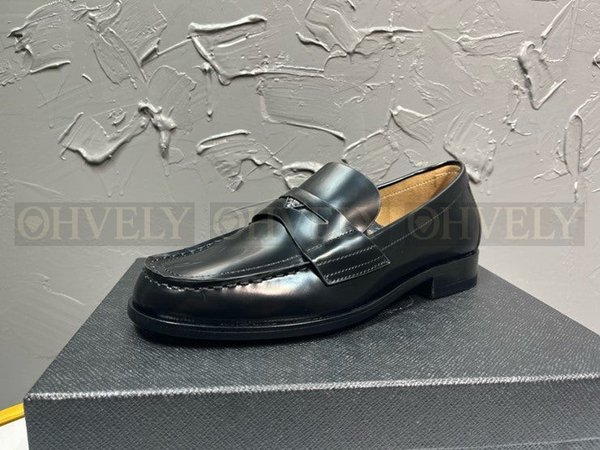 프라다 브러시드 가죽 로퍼