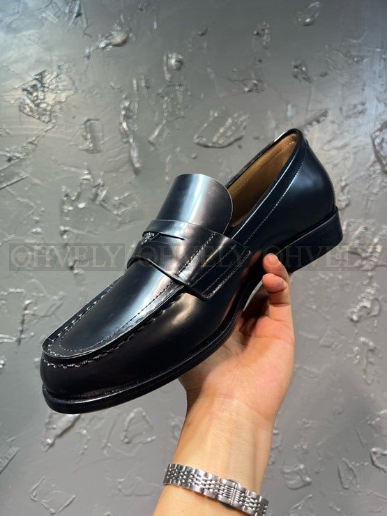 프라다 브러시드 가죽 로퍼