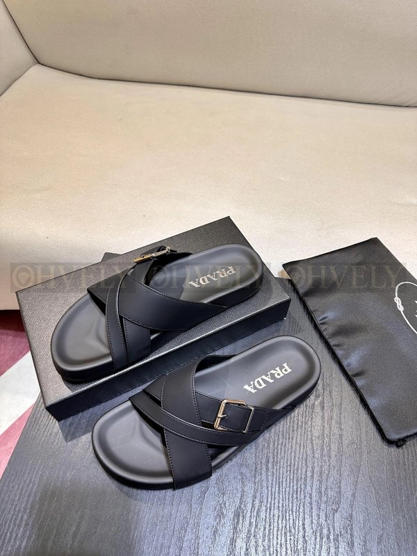 프라다 브러시드 슬라이드 슬리퍼