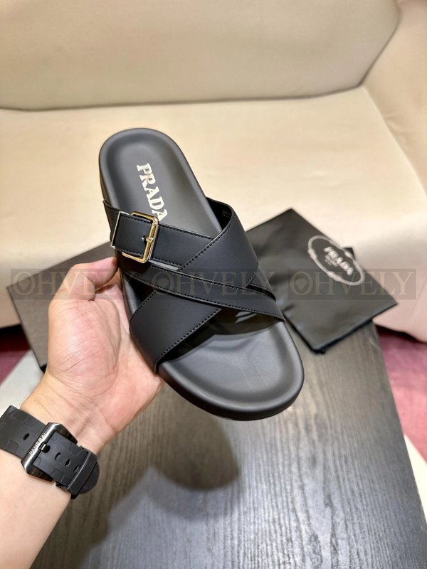프라다 브러시드 슬라이드 슬리퍼