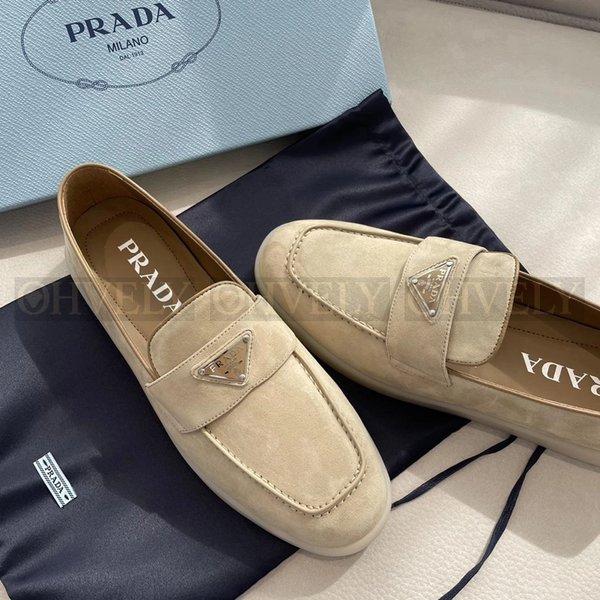 프라다 삼각 로고 스웨이드 로퍼