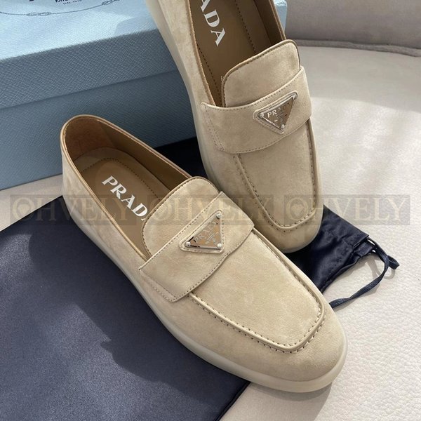 프라다 삼각 로고 스웨이드 로퍼