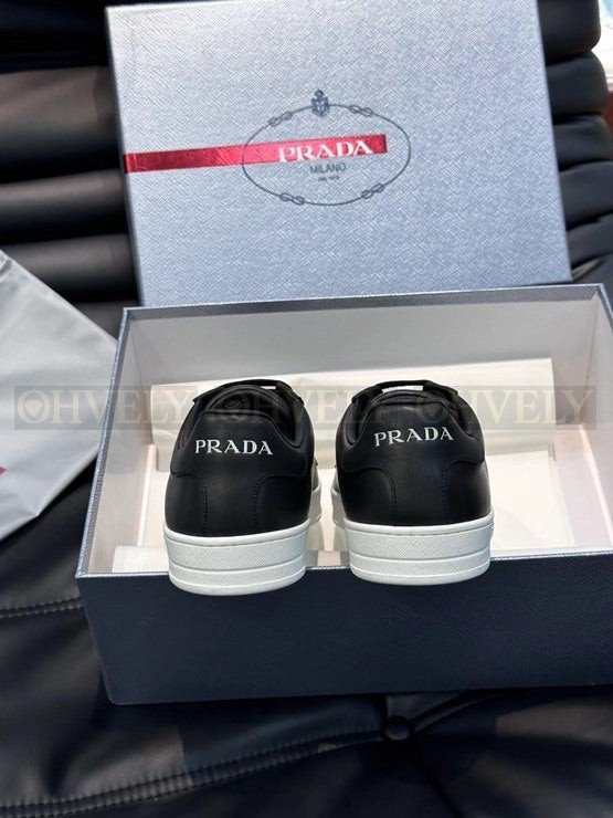프라다 삼각로고 스니커즈