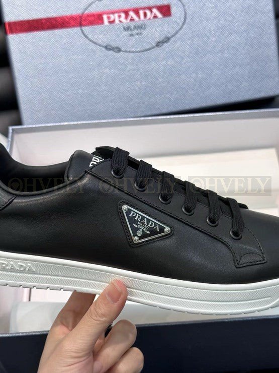 프라다 삼각로고 스니커즈