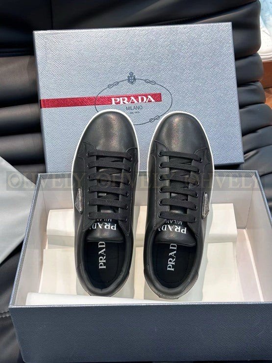 프라다 삼각로고 스니커즈