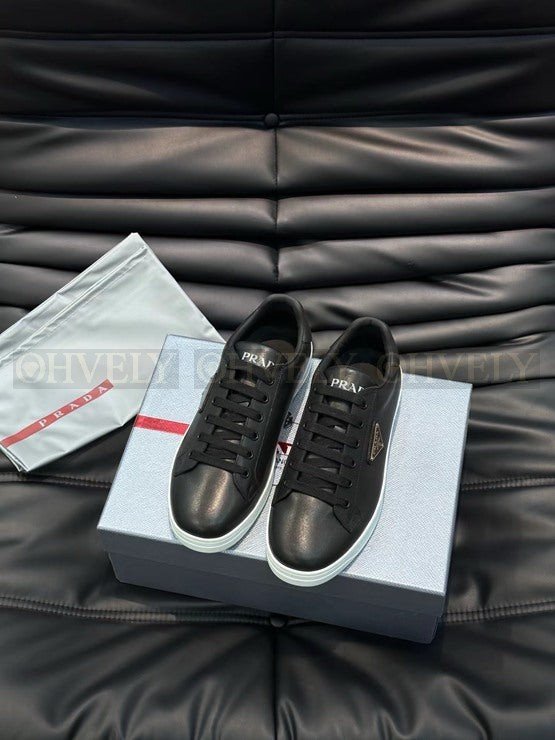프라다 삼각로고 스니커즈