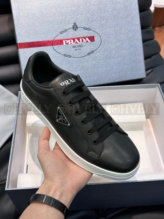 프라다 삼각로고 스니커즈